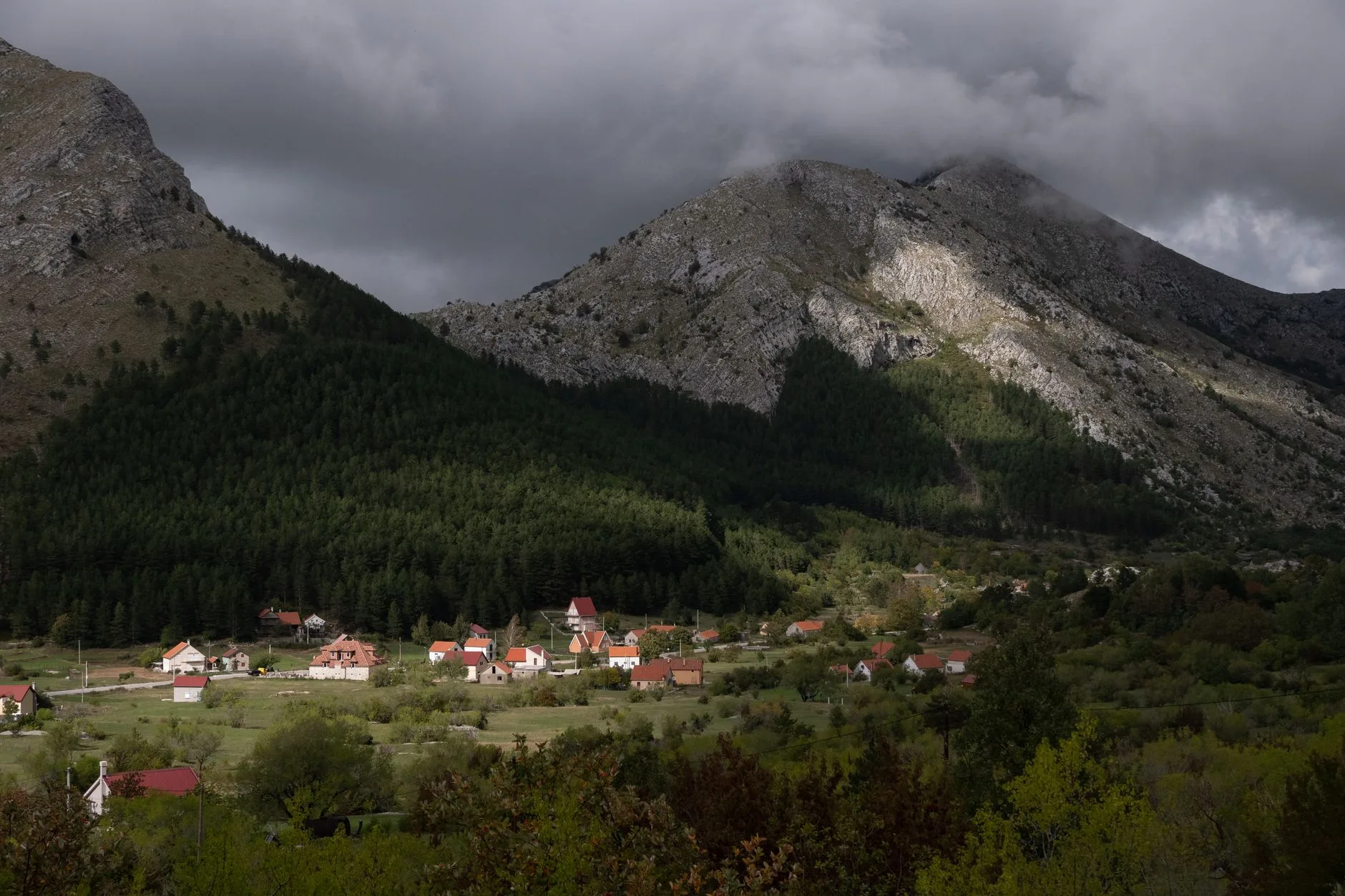 ️ Le centre de Žabljak : praticité et animation relative